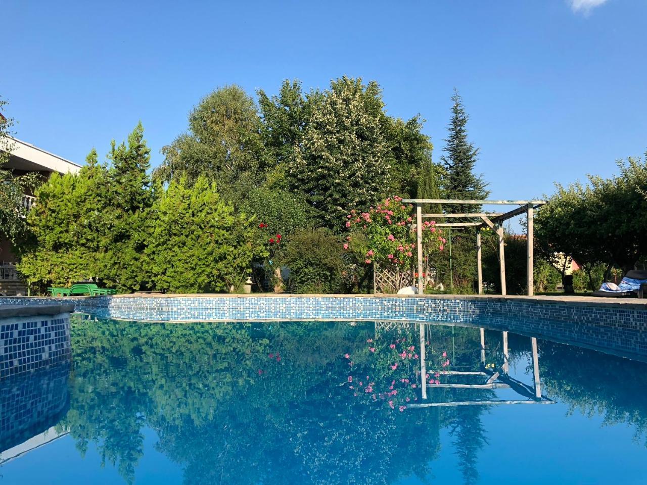 Galeria In The Garden Otel Filibe Dış mekan fotoğraf